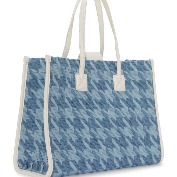 VINCE CAMUTO Saly Tote